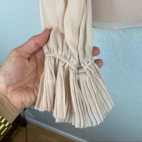 Intermix Nelly Silk Ruffle Cold Shoulder Blouse in Blush Pleated Women's Size 0 - Picture 6 of 10